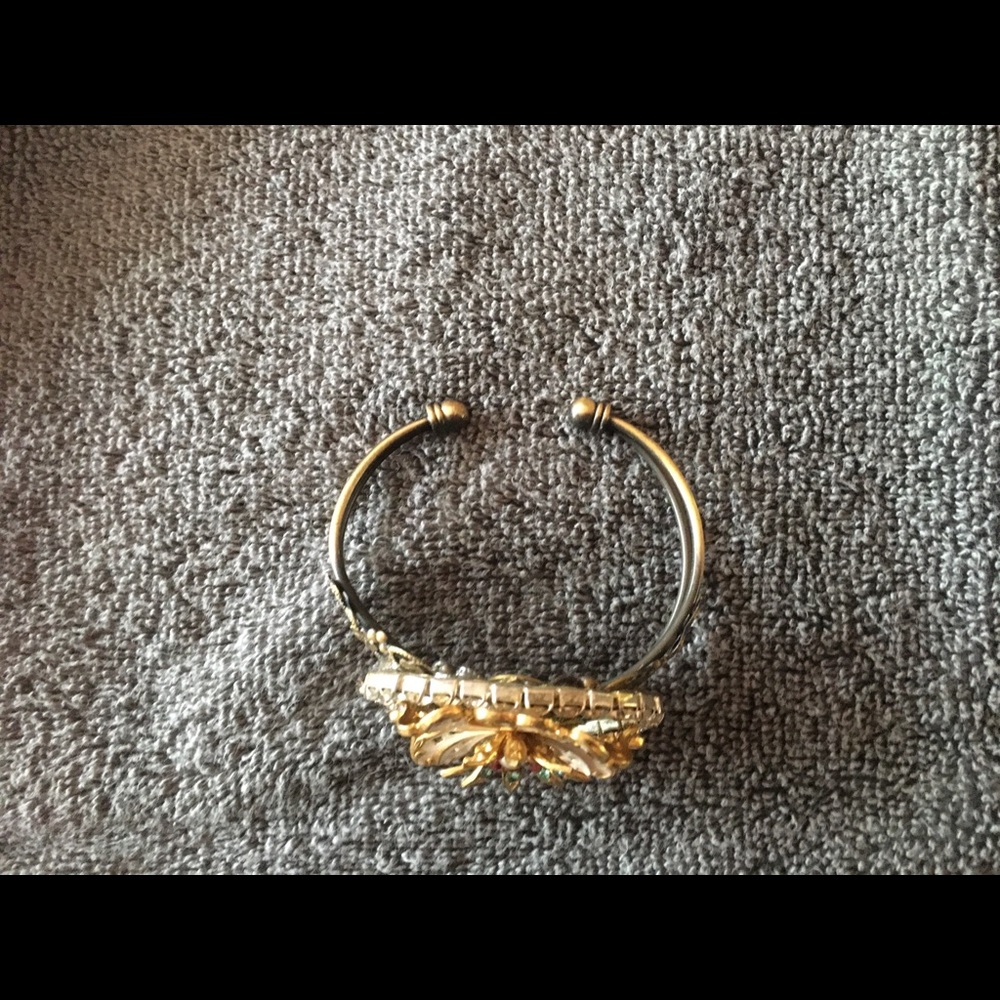 Beautiful flower cuff bracelet - Picture 2 of 2